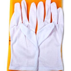 13-4-23D Nombre: KIT GUANTES DIELECTRICOS CLASE 4- Cumple las especificaciones de la norma europea EN60903:2003 y de la norma internacional CEI60903:2002. Contenido del kit: 1 Par de guantes Dieléctricos clase 4 /RC - Longitud disponible: 41 cm - Espesor en mm: 3.6 - Tamaños: 10 - Color de embalaje: Naranja - Tensión máxima de utilización: 36000V - Tensión de prueba: 40000V - Tensión de resistencia: 50000V 1 Par de guantes carnaza - Tamaño: 11 - Material: plena flor de bovino hidrofugado y puño de corteza, tratado con silicona para aumentar su impermeabilidad. 1 Par de guantines antisudoral, blancos. Referencia: 530SG Marca: REGELTEX Empaque: PAR Precio por: Kit